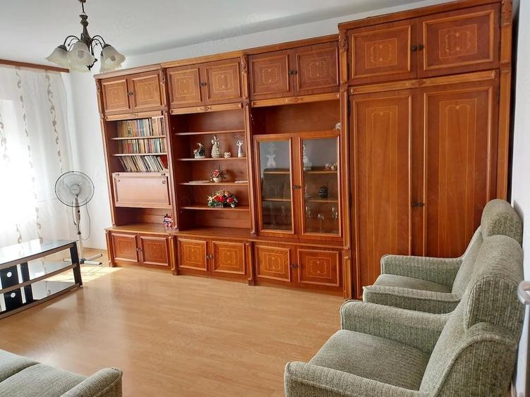 Apartament cu 3 camere decomandat în Nufărul