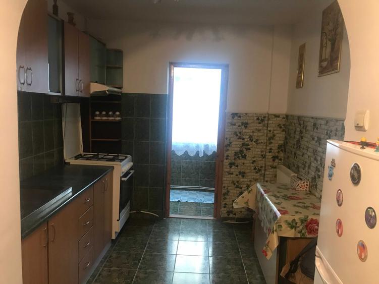 Apartament cu 3 camere decomandat în Nicolina