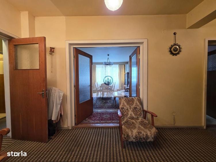 Apartament cu 4 camere decomandat în Deve
