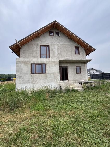 Casă individuală cu 5 camere cu Canalizare în Sud-Vest