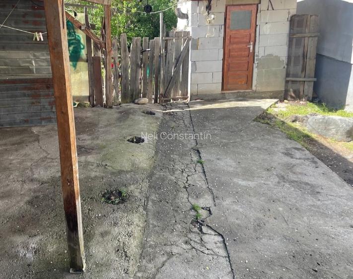 Casa de vânzare în Mehadia, ușor negociabil !