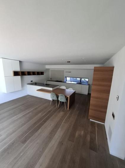 Casă individuală cu 6 camere cu Canalizare în Ultracentral