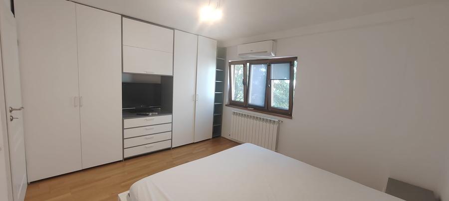 Apartament cu 3 camere decomandat în Drumul Sării