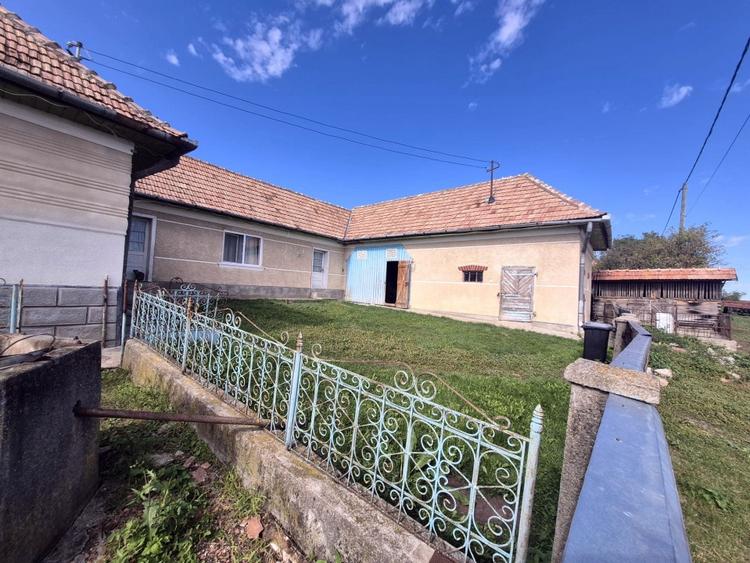 Casă individuală cu 3 camere cu Canalizare în Ceanu Mic