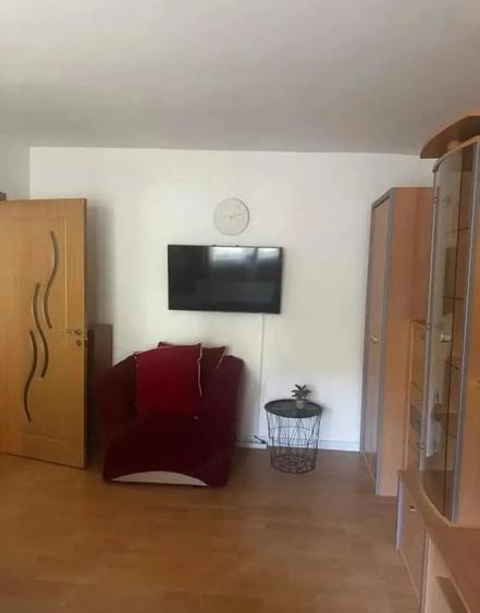 Garsonieră decomandată în P-ța Doina