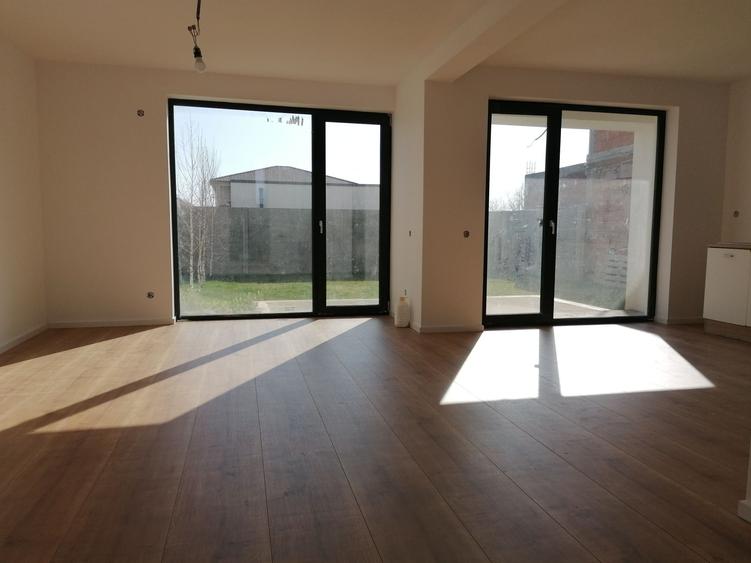Casă cu 4 camere în Moșnița Nouă
