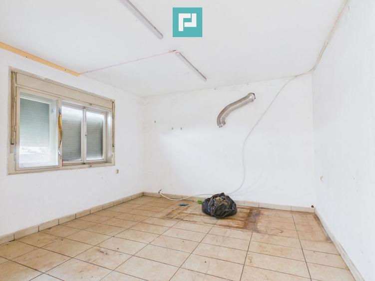 Casă individuală cu 6 camere cu Canalizare în Șiria