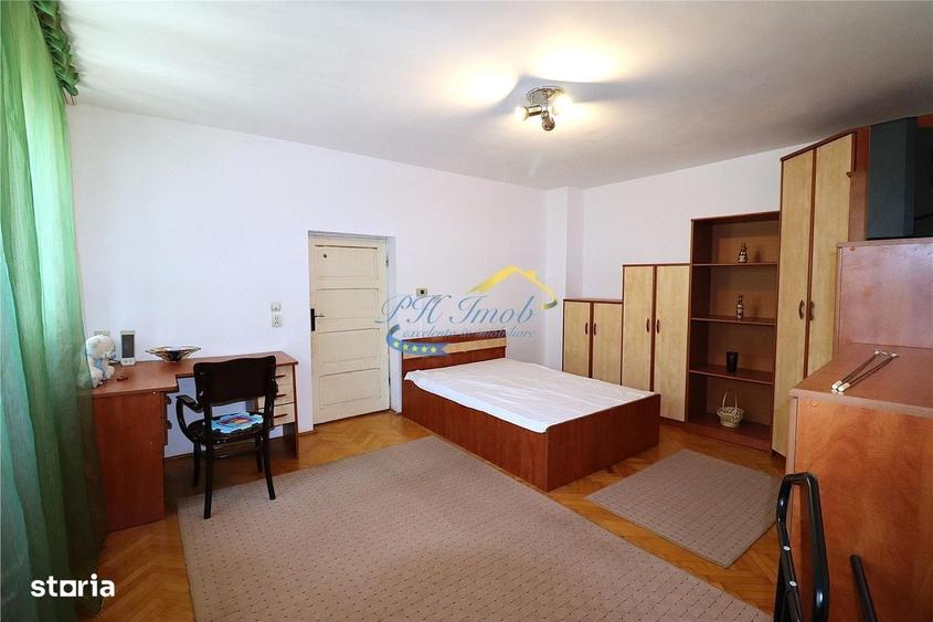 Casă cu 4 camere în Central