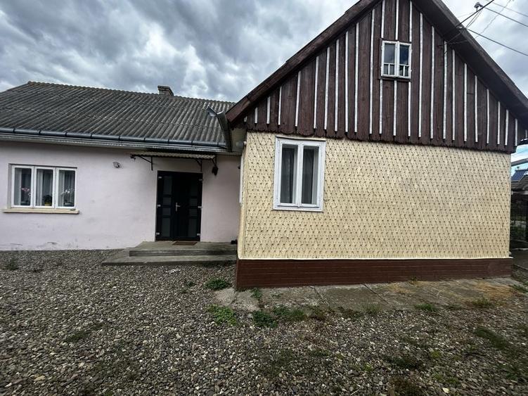 Casă cu 4 camere în Dornești