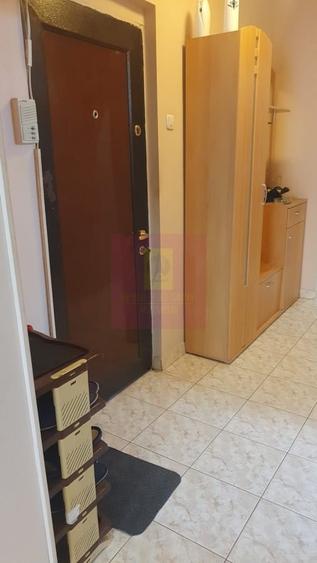Apartament cu 3 camere decomandat în Costin Georgian