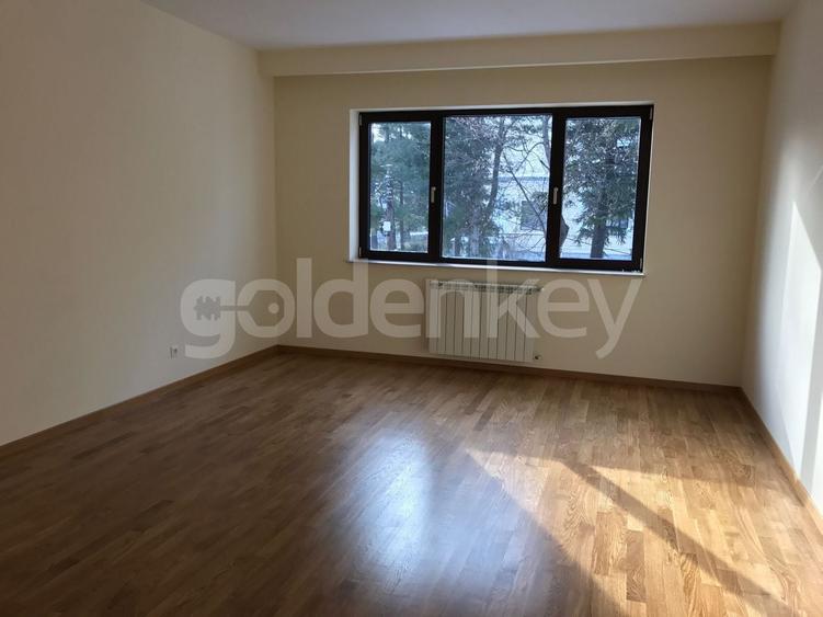 Apartament cu 4 camere decomandat în Kiseleff