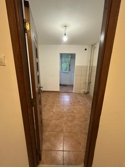 Apartament cu 3 camere semidecomandat în Titan