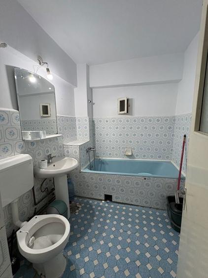 Apartament cu 3 camere decomandat în Lacu