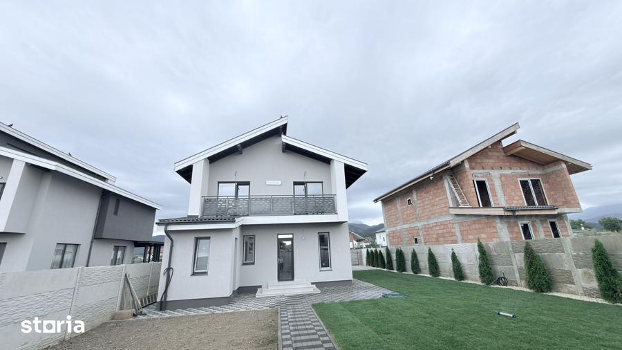 Casă cu 4 camere cu Teren 511 Mp în Cristian