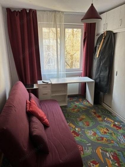 Apartament cu 3 camere semidecomandat în Berceni