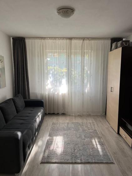 Vand apartament 0722844357 ( baie ,bucatarie ,camara ,sufragerie si 2 dormitoare la parter, semidecomndat cu supra.utila de 44 m2. Pret negociabil - 2
