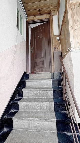Casă individuală cu 9 camere cu Canalizare în Noua