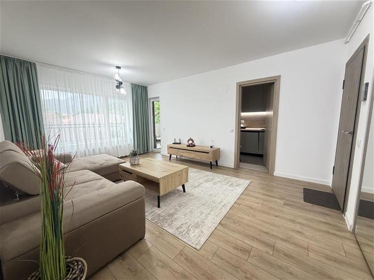 Apartament cu 2 camere semidecomandat, mobilat în Noua