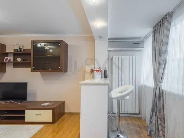 Apartament cu 3 camere semidecomandat în Ultracentral