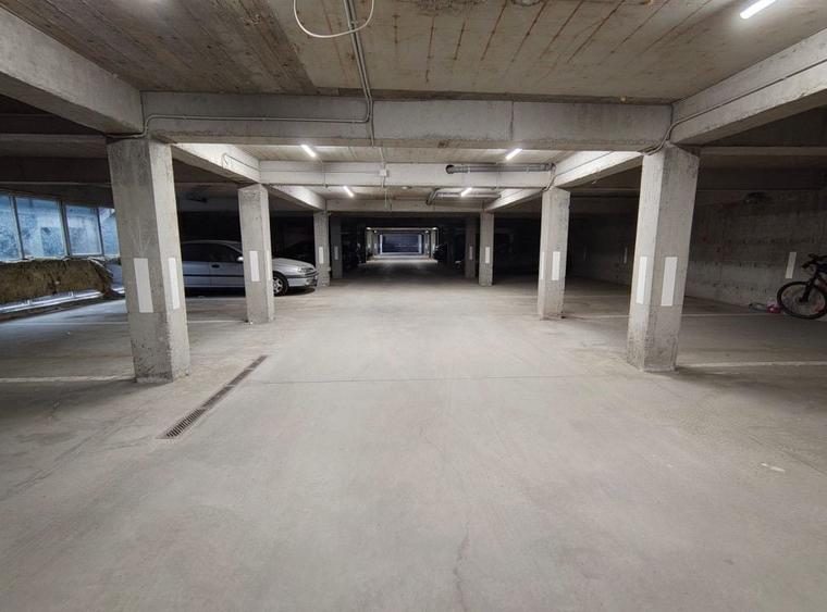 Apartament cu 3 camere decomandat în Turnișor
