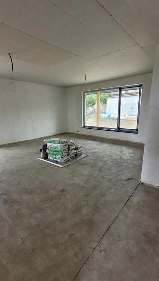 Casă cu 2 camere cu Teren 650 Mp în Chicerea