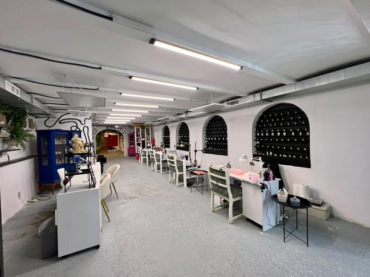 Spațiu comercial, de 207 mp, în Horea