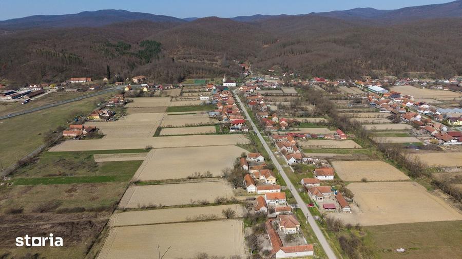 Teren de 2970 mp, în Mașloc