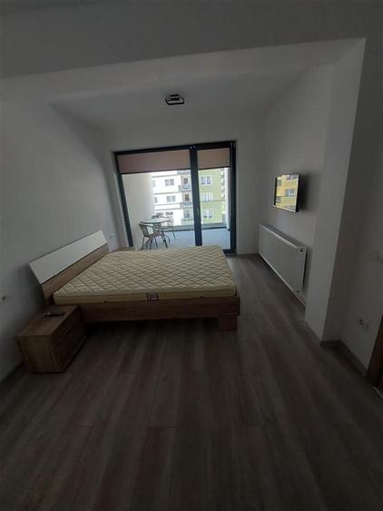 Apartament cu 2 camere semidecomandat, mobilat în Tractorul