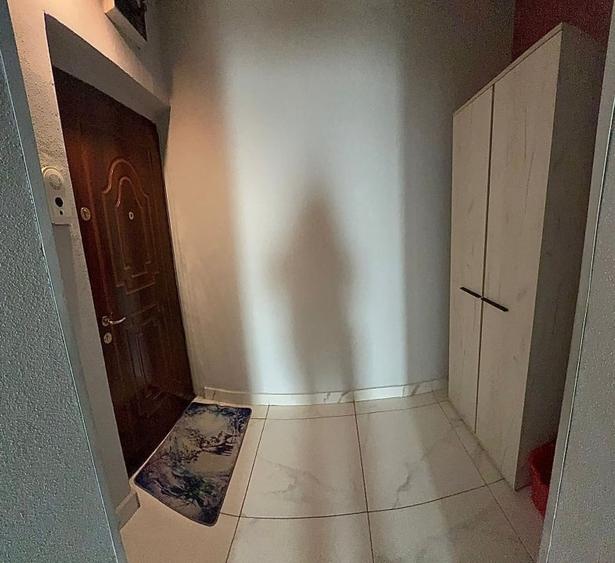 Apartament cu 3 camere decomandat, mobilat în Republicii
