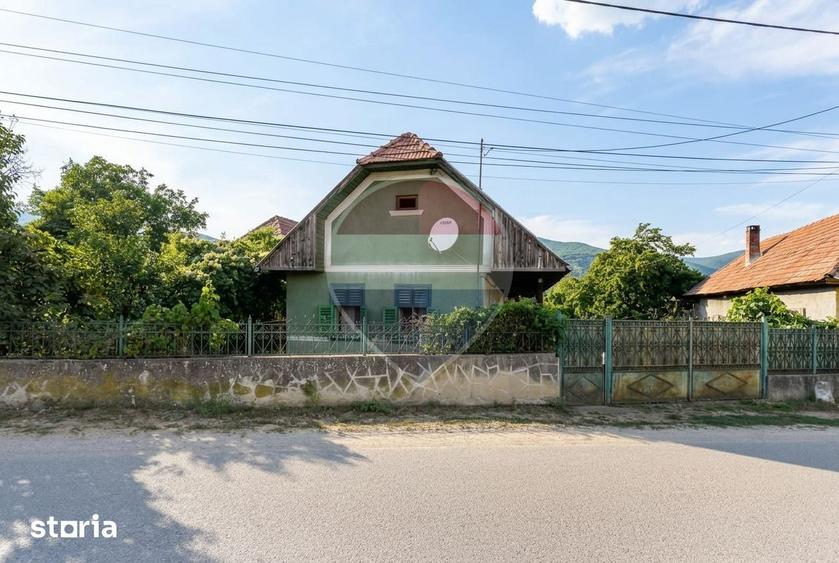 Casă cu 2 camere cu Teren 3618 Mp în Moldovenești