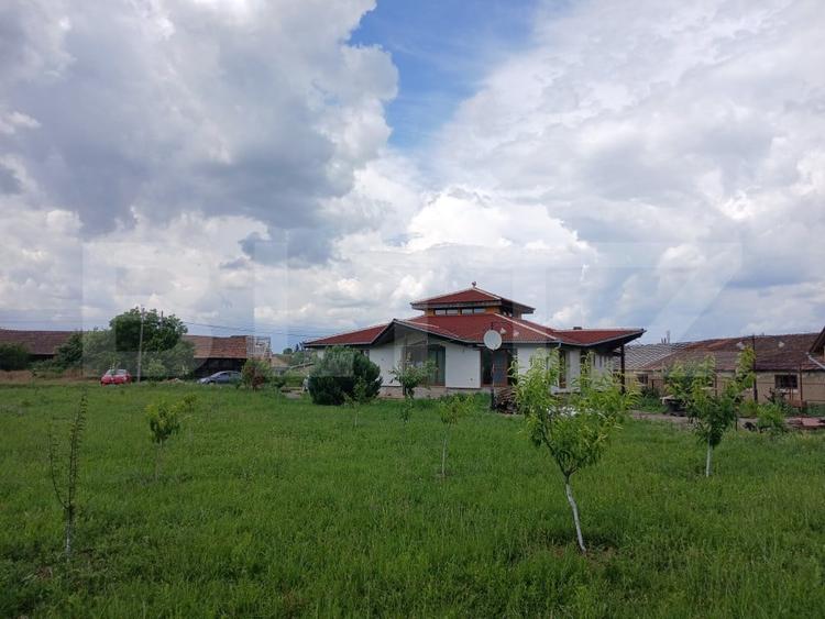 Casă individuală cu 6 camere cu Canalizare în Tinca