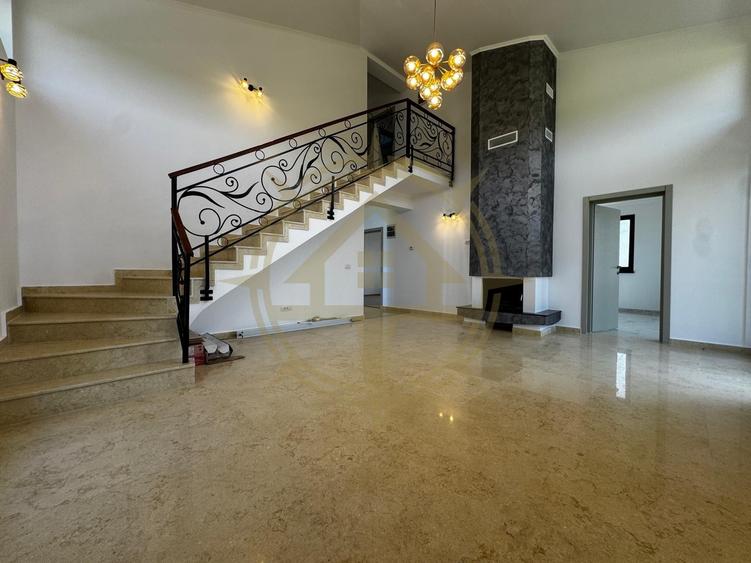 Casă cu 5 camere cu Teren 500 Mp în Dumbrăveni