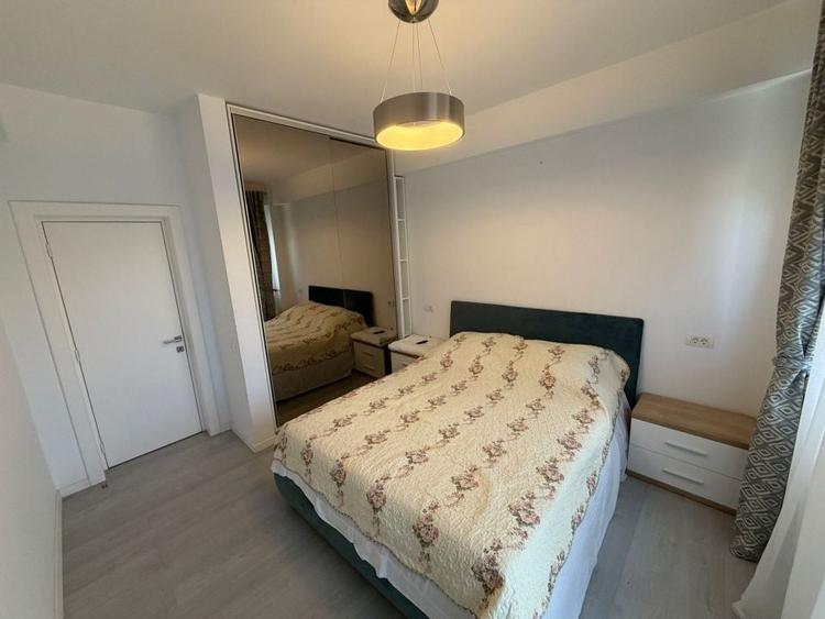 Apartament cu 3 camere semidecomandat, mobilat în Calea Severinului