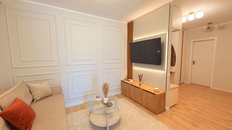 Apartament cu 3 camere semidecomandat în Florești