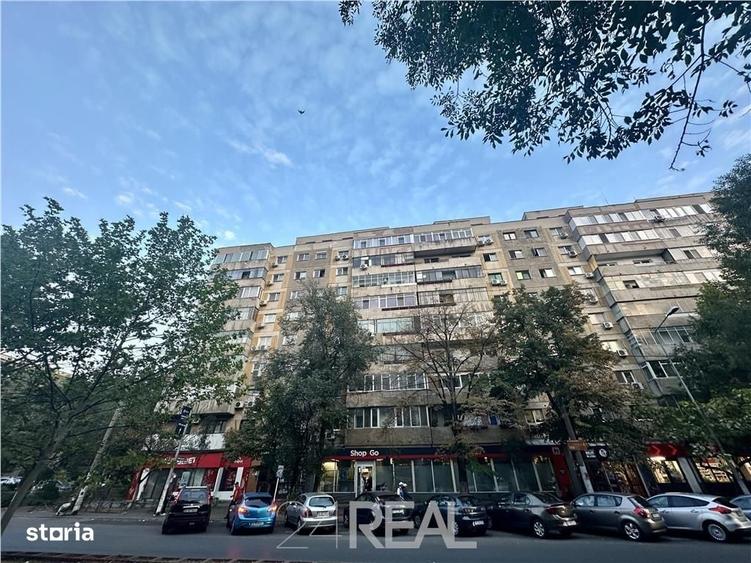 Apartament cu 3 camere semidecomandat în Apusului
