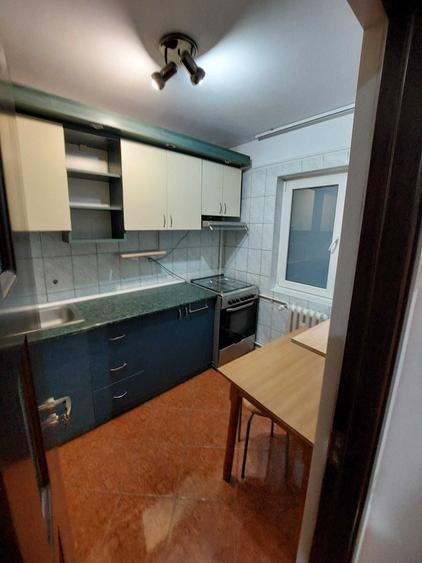 Apartament cu 3 camere decomandat în Brâncoveanu