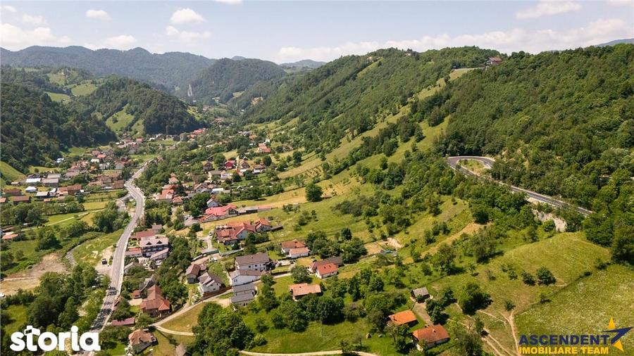 Teren de 2327 mp, în Moieciu