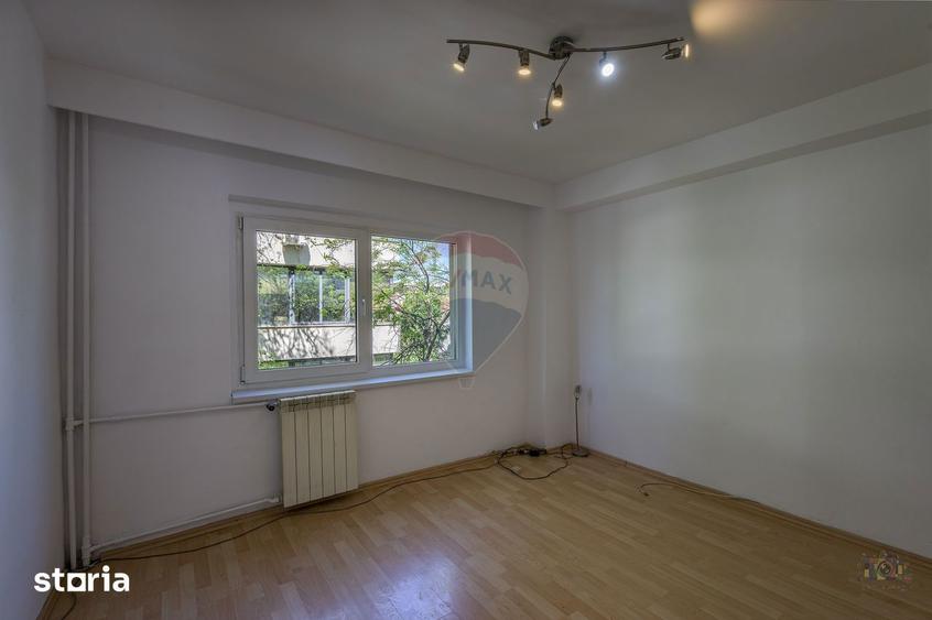 Apartament cu 3 camere în Tei