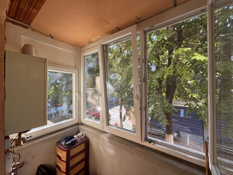 Apartament cu 3 camere semidecomandat în Central