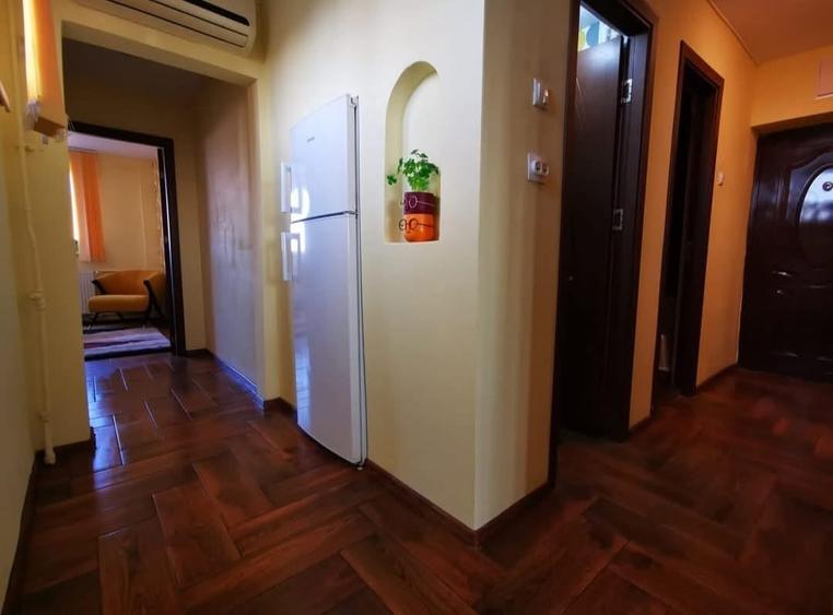 Apartament cu 3 camere semidecomandat în Drumul Taberei