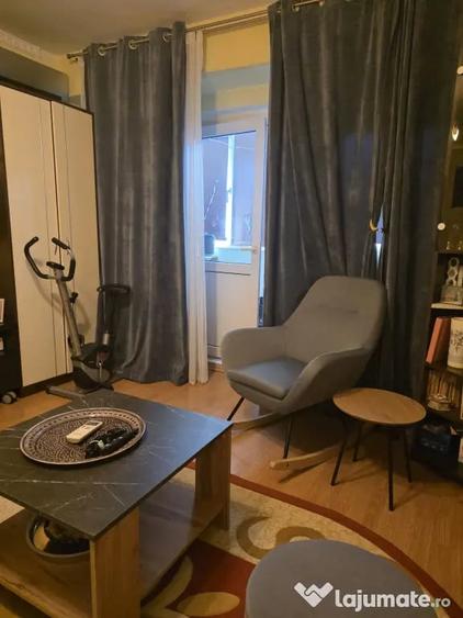 Apartament cu 3 camere decomandat în Sebastian