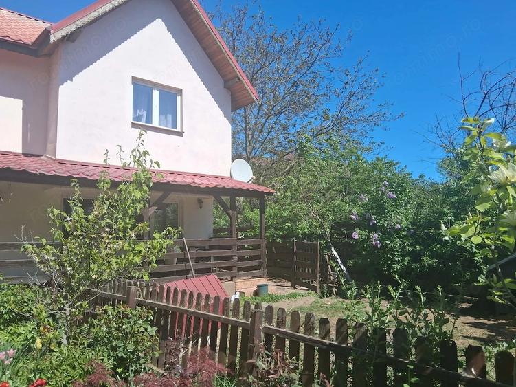 Casă cu 4 camere cu Teren 300 Mp în Berceni