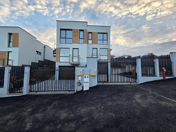 Duplex cu 4 camere cu Canalizare în Dâmbul Rotund