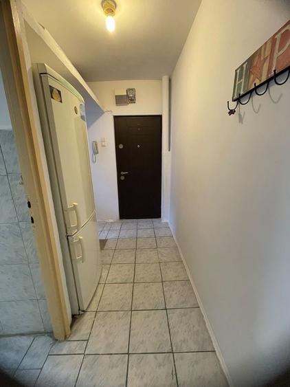 Apartament cu 2 camere semidecomandat, mobilat în Central