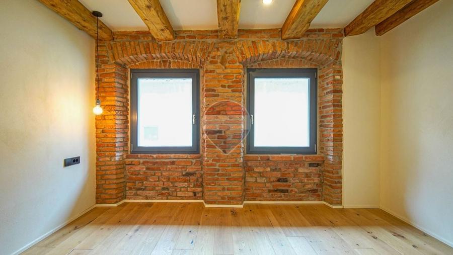 Apartament cu 3 camere decomandat în Centrul Istoric