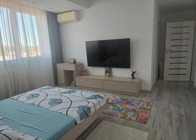 Apartament cu 4 camere decomandat, mobilat în 1 Mai