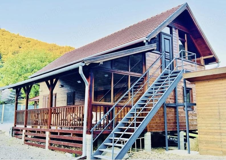 Casă cu 6 camere cu Teren 1300 Mp în Răstolița