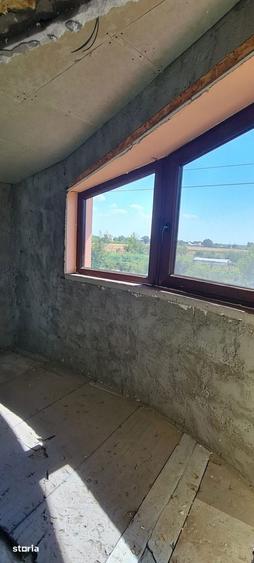 Casă cu 7 camere cu Teren 8000 Mp în Cosmești