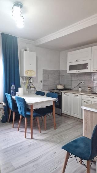 Apartament cu 3 camere decomandat în Est