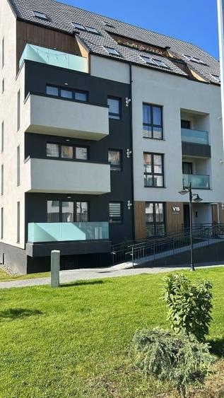 Apartament cu 3 camere decomandat, mobilat în Tractorul